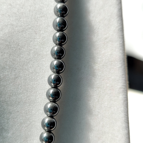 Hematite bead necklace - Picture 4 of 5